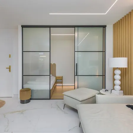 Golden Moon - Portova شقة